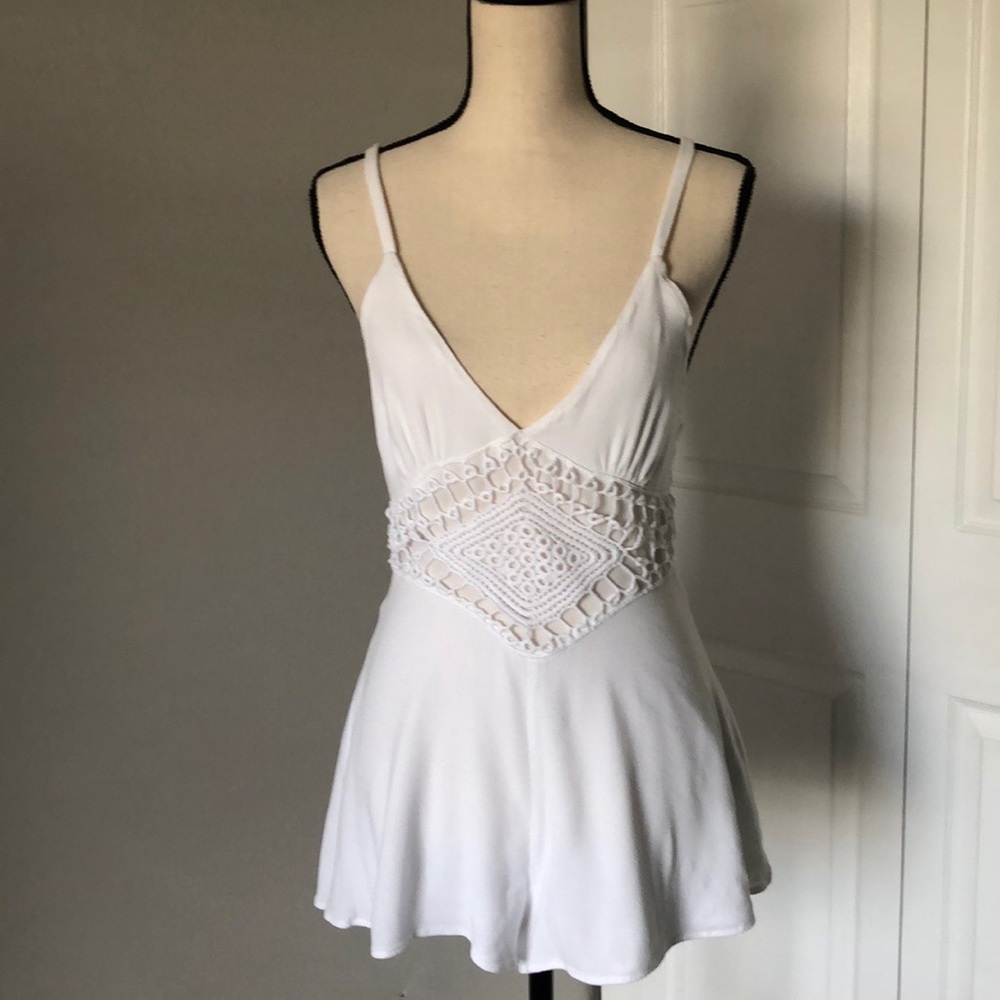 FOREVER 21 WHITE LADY ROMPER